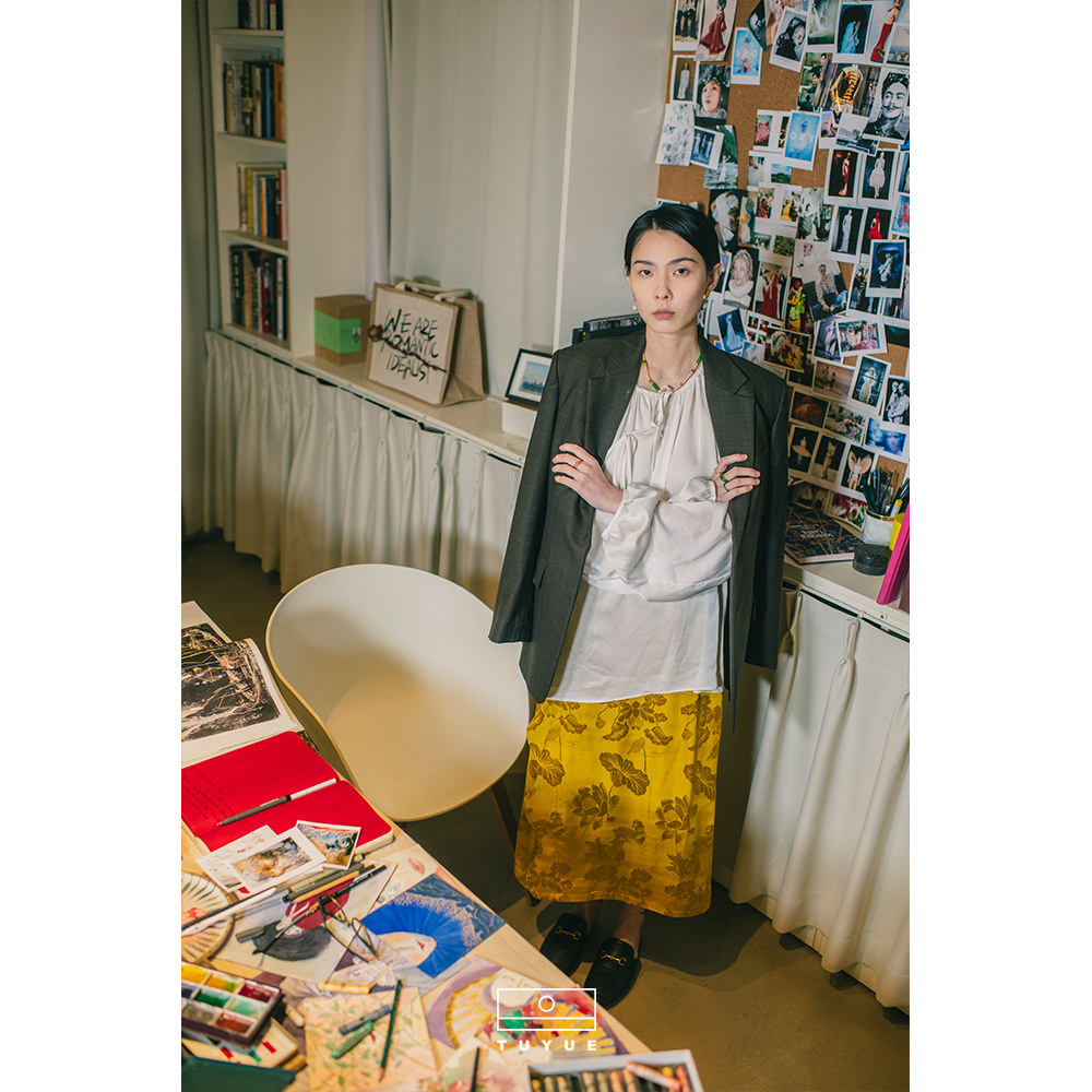 (Fashion Week) Lacquered Moon Designer White Lantern Sleeve Blouse Show Lace Satin Double-breasted Chinese Jacket