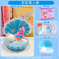 Rainbow Mermaid поставляется с батарейками в коробке.