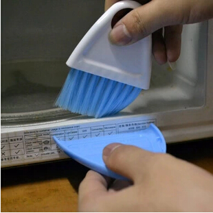 Japan imported KM1170 magnetic absorption microwave cleaning brush set mini broom dustpan magnetic absorption type