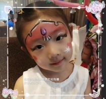Face painting comes to the door to warm up the show sugar blowing human face grass weaving paper cutting dragon and phoenix characters shaking Lantern Festival come to the door to warm up the show