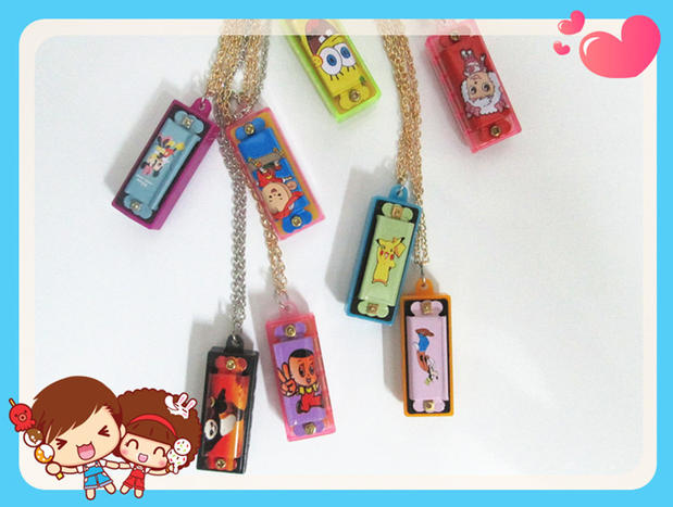 Dễ thương Mini Children Harmonica Bốn lỗ Vòng cổ Harmonica Nhạc cụ Đồ chơi Quà tặng Các mẫu hoạt hình khác nhau - Đồ chơi nhạc cụ cho trẻ em đàn gõ xylophone