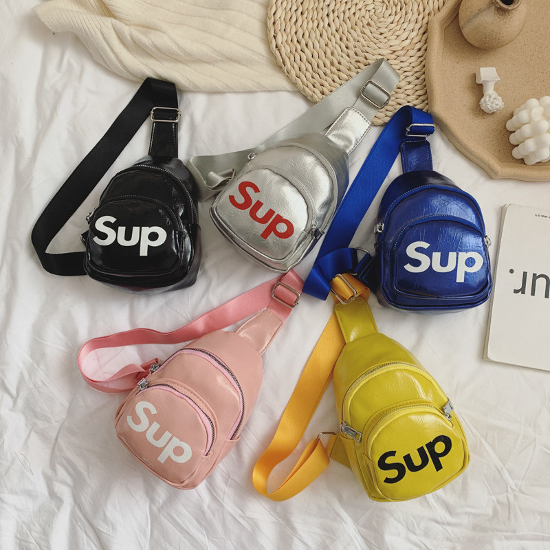 Child Bright Face Single Shoulder Bag Han Edition Out Street Bungee Bungee Bag Boy Super Cool Handsome Gas Chest Bag CUHK Child Zero Money Skew Satchel Bag