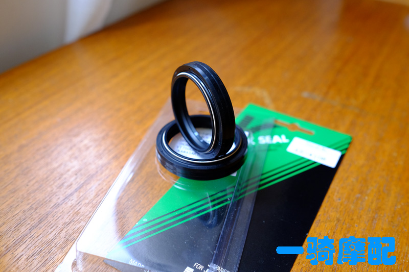 Japan Vesrah Wigers High quality locomotive damping oil seal BMWG310GS G310R front shock absorbing oil seal