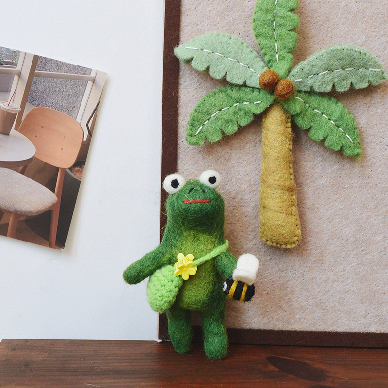 Chi Chi's Designer Handmade Wool Felt Frog Pendant Keychain Bag Charm Creative Gift for Couples Wool Felt