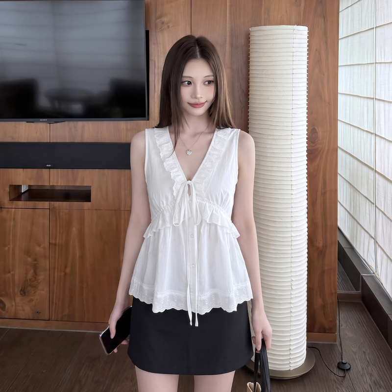 2026 New Summer Design Lace Trim V-Neck Blouse for Women, Versatile Sleeveless Top with a Stylish Touch 2026 New Summer Design Lace Trim V-Neck Blouse for Women, Versatile Sleeveless Top with a Stylish Touch