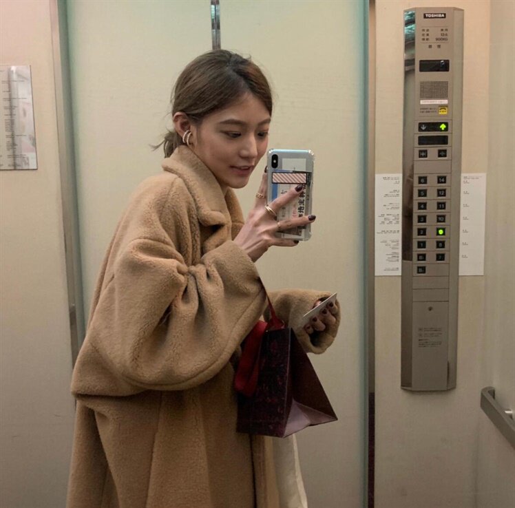 2021 Autumn Winter New Thickening Ins Korean version Loose Yingren Wind Cape Style Medium Long Version Sheep Lamb Sweater Jacket Woman