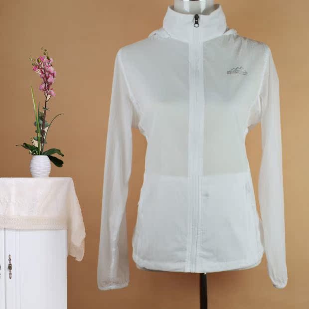Quần áo chống nắng cho mẹ quần áo mùa hè quần áo nhanh khô quần áo phụ nữ trung niên áo khoác mỏng thoáng khí chống tia cực tím cộng với phân bón XL - Quần áo của mẹ áo khoác cho phụ nữ 60 tuổi