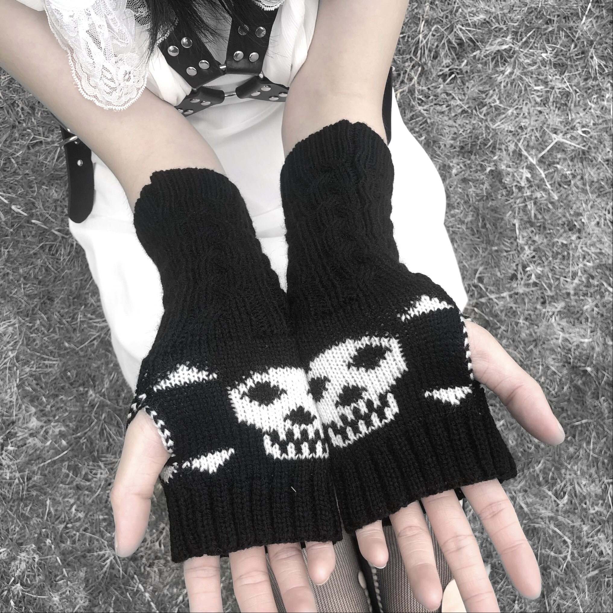 Broken bone punk Harajuku Japanese skeleton gothic black knitted folds with sleeve gloves autumn and winter