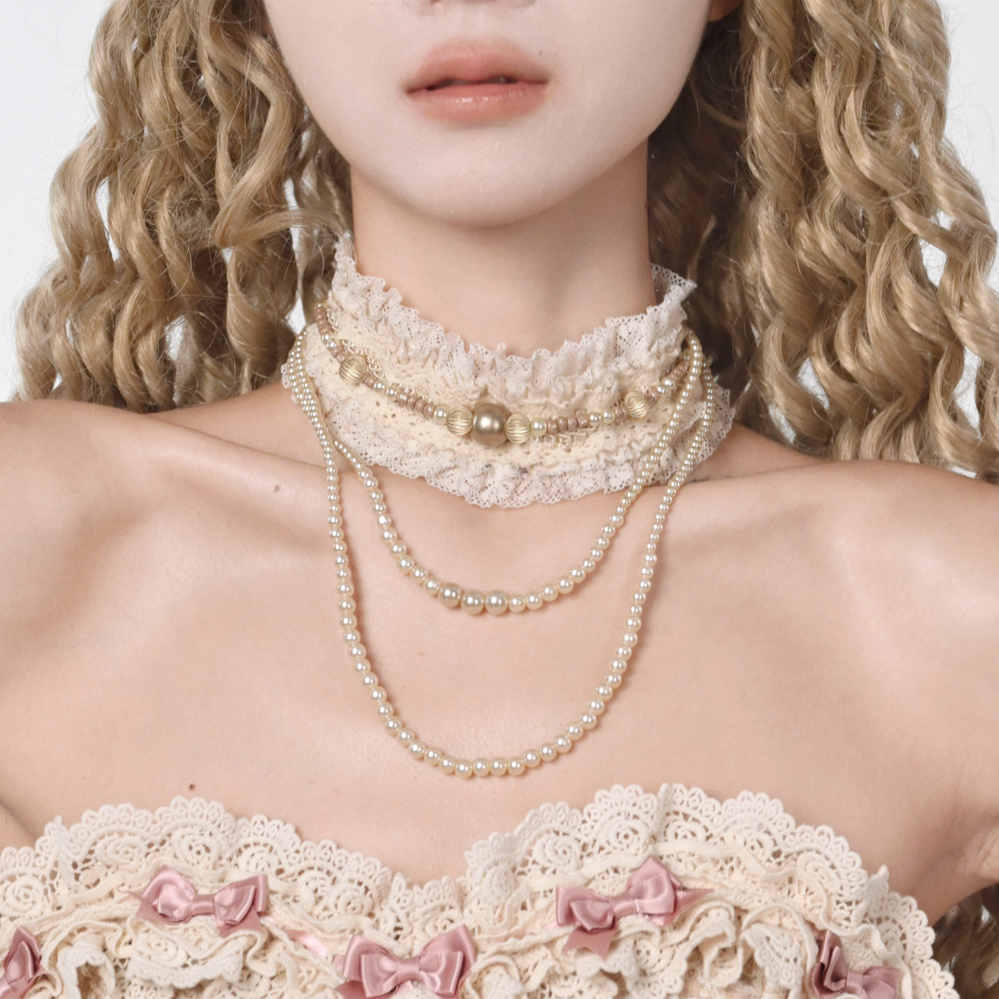Broken bone original European retro layered choker with sweet lace beaded necklace.