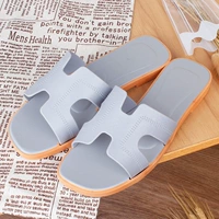 Чистые цветные буквы серой