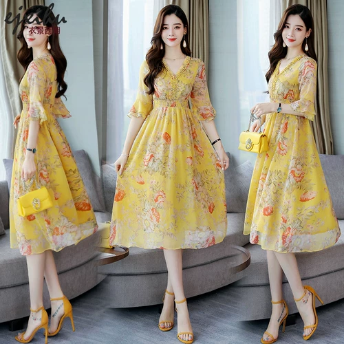 Платье, шифоновая юбка, в цветочек, городской стиль, яркий броский стиль, V-образный вырез, французский стиль