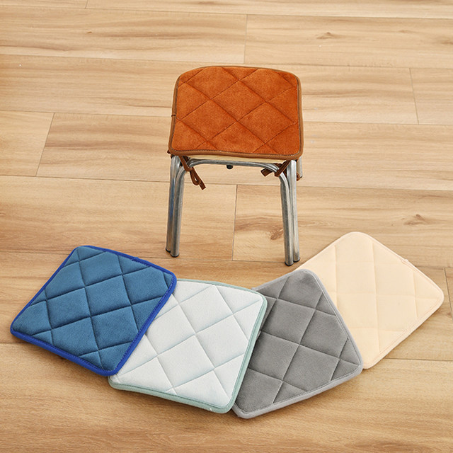 ລະດູຫນາວ plush ເກົ້າອີ້ເດັກນ້ອຍຂອງເດັກນ້ອຍ mat ໂຮງຮຽນອະນຸບານທີ່ບໍ່ແມ່ນເລື່ອນຂະຫນາດນ້ອຍ stool mat ສີ່ຫລ່ຽມນັກຮຽນບ່ອນນັ່ງ cushion ພລາສຕິກ stool chair mat