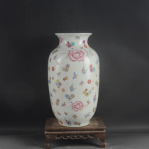 White background butterfly love flower winter melon vase made in the Qianlong period of the Qing Dynasty Jingdezhen antique antique ceramic boutique antique antique