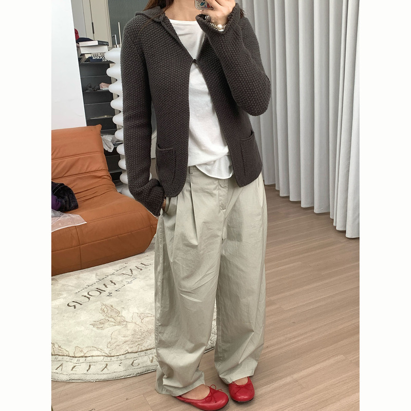 Melittlewei Pineapple Knit Cardigan 100% Merino Wool Regular Shoulder Fitted Waist Single-Button Knit Cardigan Melittlewei Pineapple Knit Cardigan 100% Merino Wool Regular Shoulder Fitted Waist Single-Button Knit Cardigan