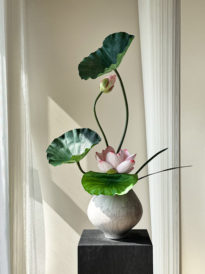 Lotus Bonsai Artificial Flowers with a High-End, Realistic Feel, Suitable for Entrance Halls, Tea Rooms, Song Dynasty Aesthetics, New Chinese Style Desktop Decoration Ornaments