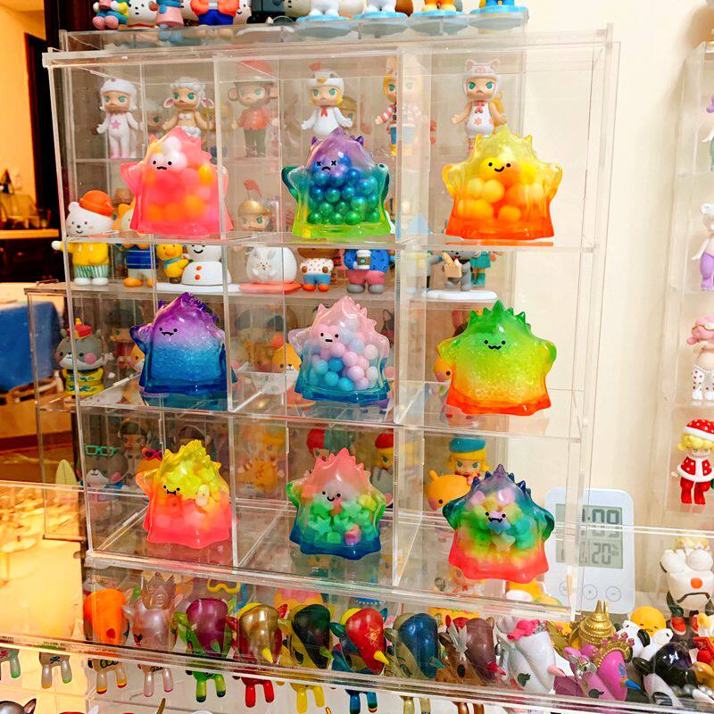 POPMART Bubble Matt Yuki Q version model doll blind box acrylic dust-proof display box storage shelf