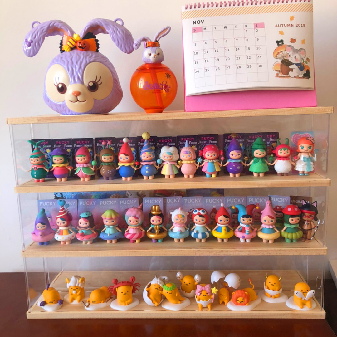 Log POPMART Bubble Mater Non dehumanly Which Nacha Cartoon Hands on Acrylic Doll Dust-Proof Show Shelf