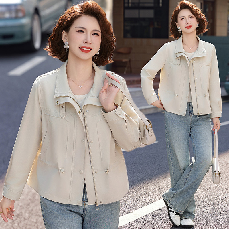 Middle-Aged Mom's Spring Outfit 2026 New Style Middle-Aged and Elderly Women's Spring and Autumn Thin Jacket Noble Lady Short Trench Coat