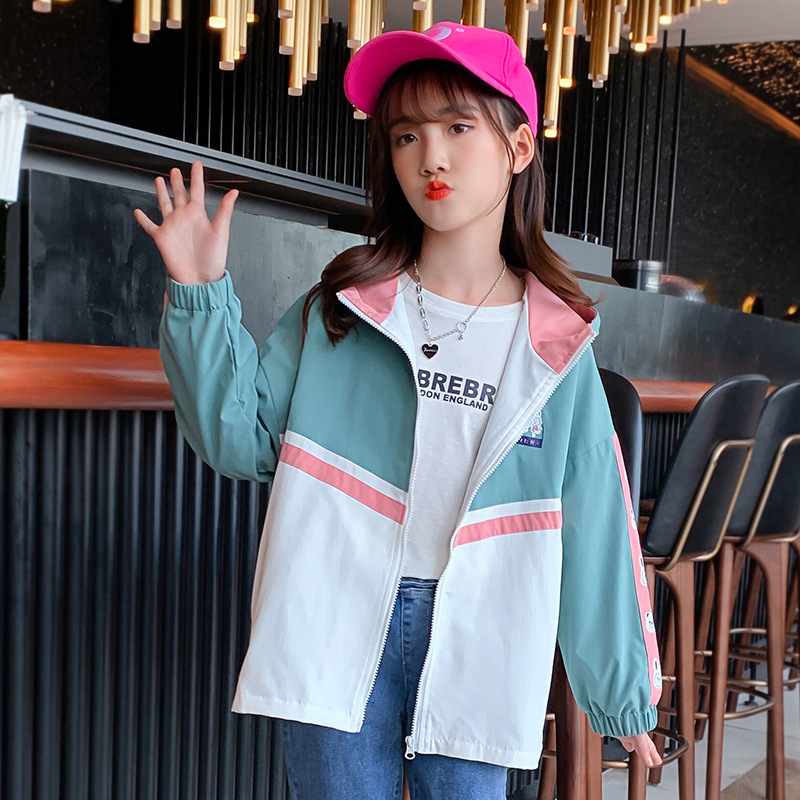 2022 autumn new girls' coat autumn clothes middle-aged children's Korean version cartoon printing long-sleeved zipper shirt short windbreaker