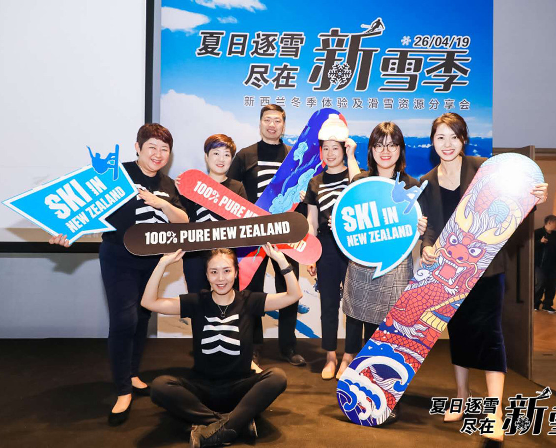 Hand-held card kt board custom hand-held photo props Activity billboard Shaped micro-business group building publicity pick-up card