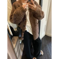 Коричневый.