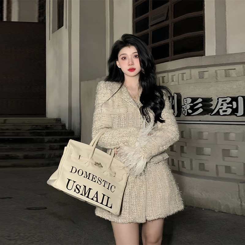 French-Style Chic Jacket for Women, Age-Reducing 2026 New Trendy Design, Unique Feather-Like Elegant Mid-Length Top