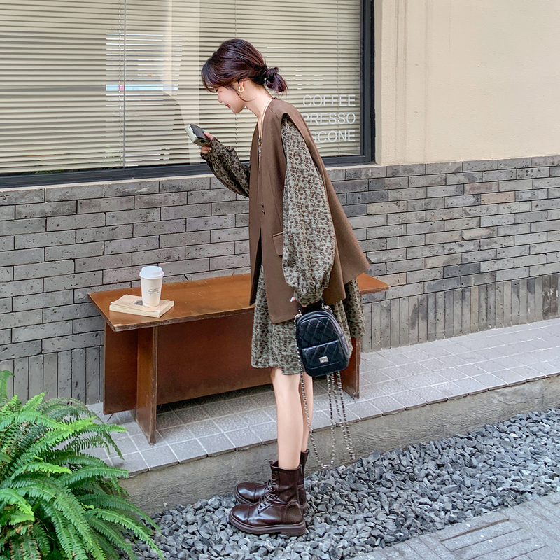 Maternity Spring and Autumn Suit with Vest, Floral Dress Two-Piece Set, Loose Fit, Belly-Covering, Stylish and Trendy Outfit
