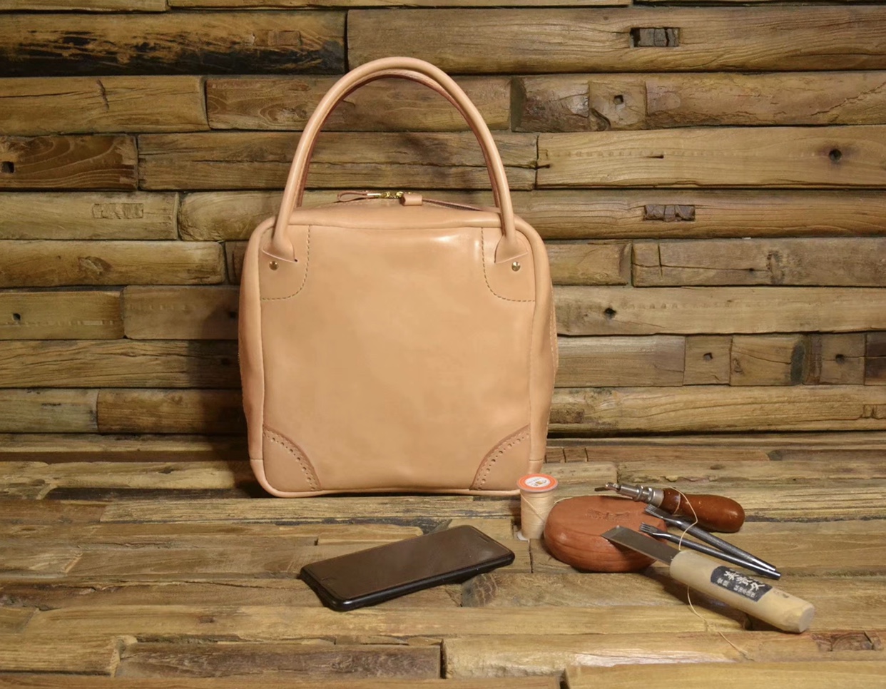 Knife guest 72 handmade custom new Japanese tote wood multifat saddle leather AA grade original color cow leather lady retro small square bag