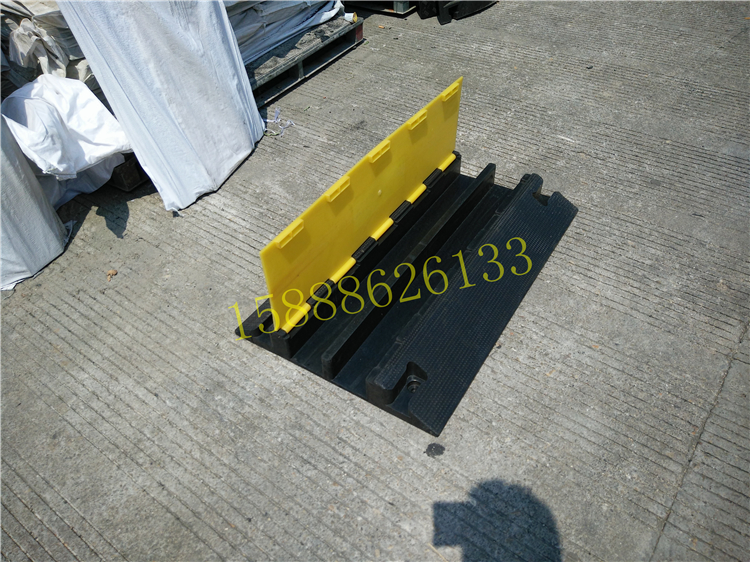 lưới bảo vệ Cao su chất lượng cao giảm tốc độ tấm giới hạn tốc độ tấm hai khe nhà máy dây và bảo vệ cáp xây dựng tạm thời đặc biệt găng tay vải bảo hộ