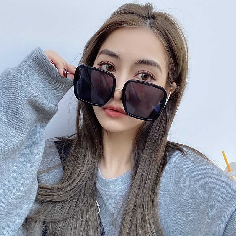 Hong Kong's new oversized frame sunglasses round face is thin net red street shot ins fashion sunglasses anti-UV