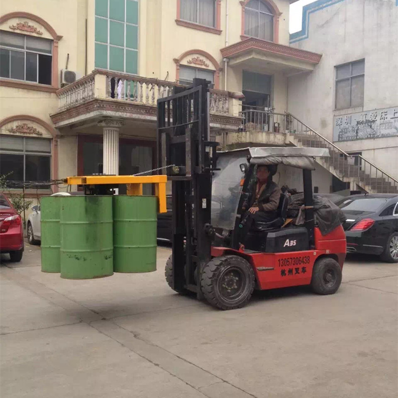Promotion of special oil barrel fixture for giant forklift four - barrel crawl bucket loading and unloading