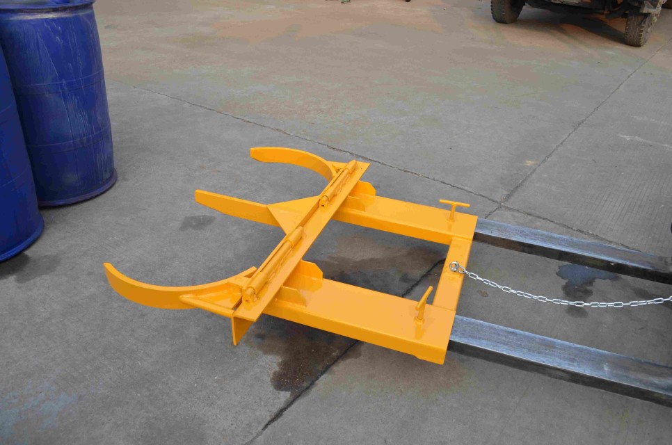 Promotional giant tripod oil barrel clip hold barrel clip forklift clip barrel oil barrel clamp grab barrel iron barrel special