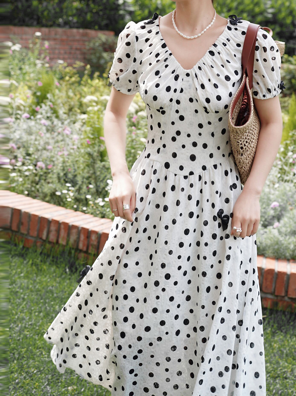 Black and white polka-dot rain imprint French retro salt-shrunk polka-dot  dress bowknot V-neck mid-length dress - Shop Wild Scenery One Piece Dresses  - Pinkoi