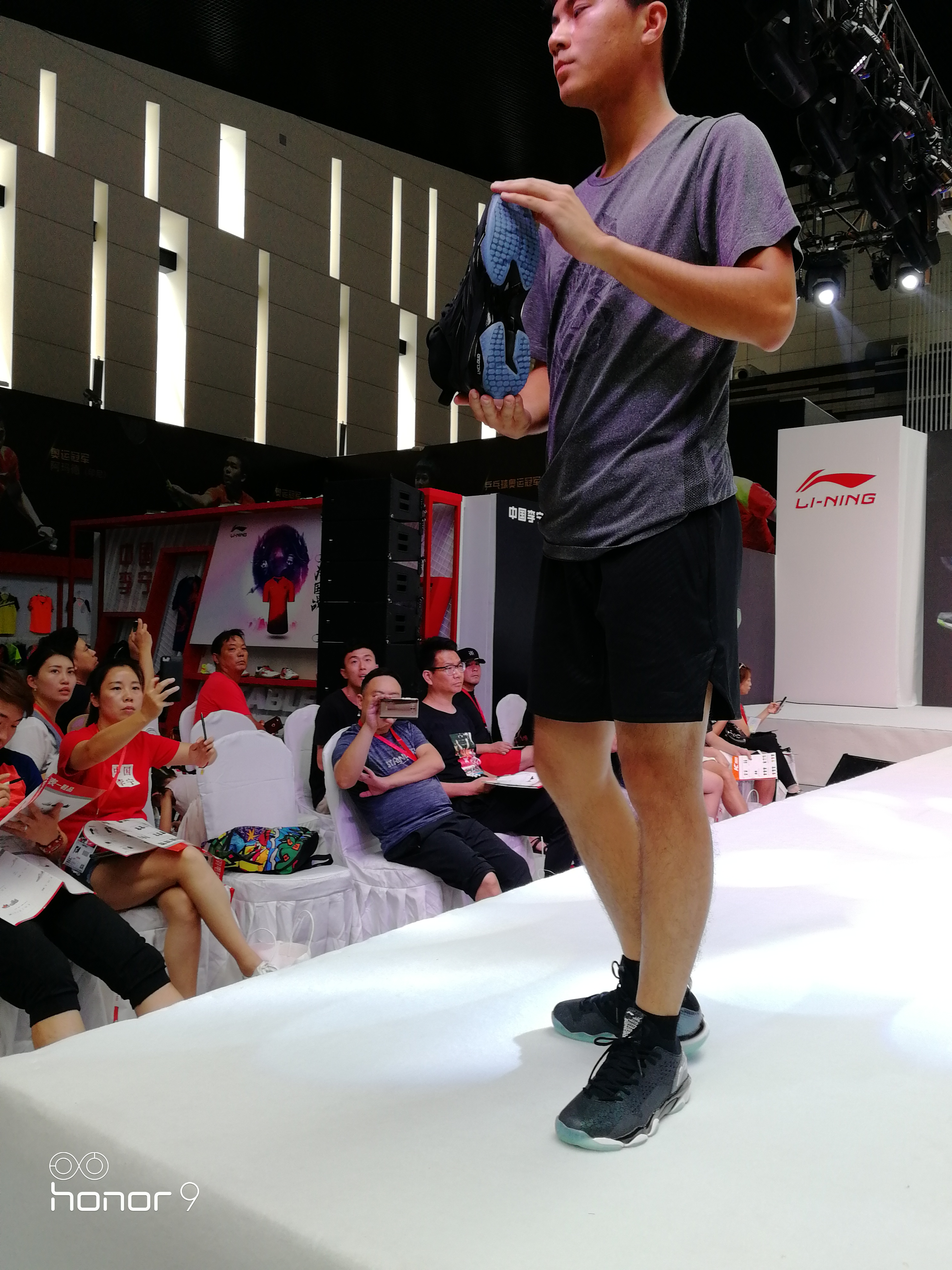 Giày cầu lông Li Ning chính hãng nổ âm thanh nam và nữ AYZN009 / 006 AYZP001 / 002 AYZN011 giày sneaker nữ hot trend 2021