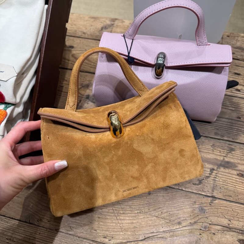 Jacquemus Elegant Style Solid Color Genuine Leather Handbag, Shoulder Bag, Versatile Commuter Tote Bag for Women Jacquemus Elegant Style Solid Color Genuine Leather Handbag, Shoulder Bag, Versatile Commuter Tote Bag for Women