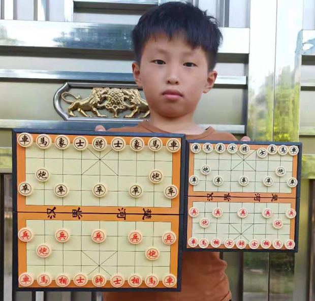 Portable folding beginner student magnet magnetic Chinese chess Chinese chess small chessboard pawns suit-Taobao