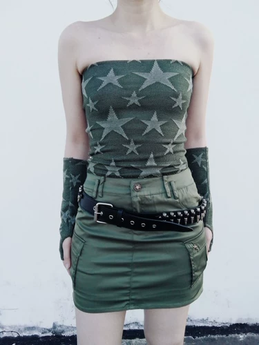 Отступление и удаление с плотными лесными исследованиями горячих девушек Стартовые звезды выплаты