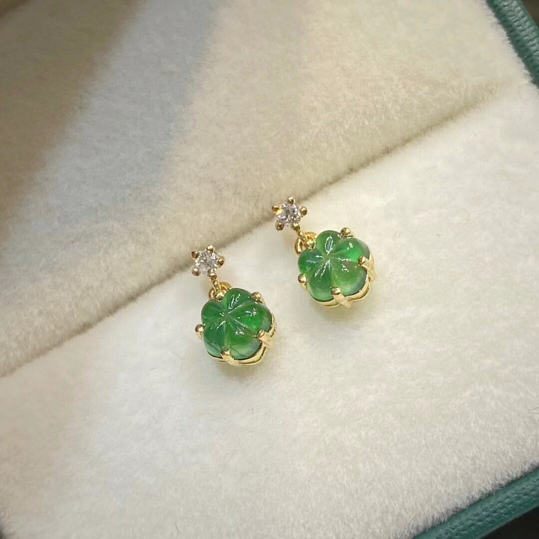 18K gold natural full green flower shaped emerald ear pin earrings with inlaid 3 diamond upper ear delicate gentle and small