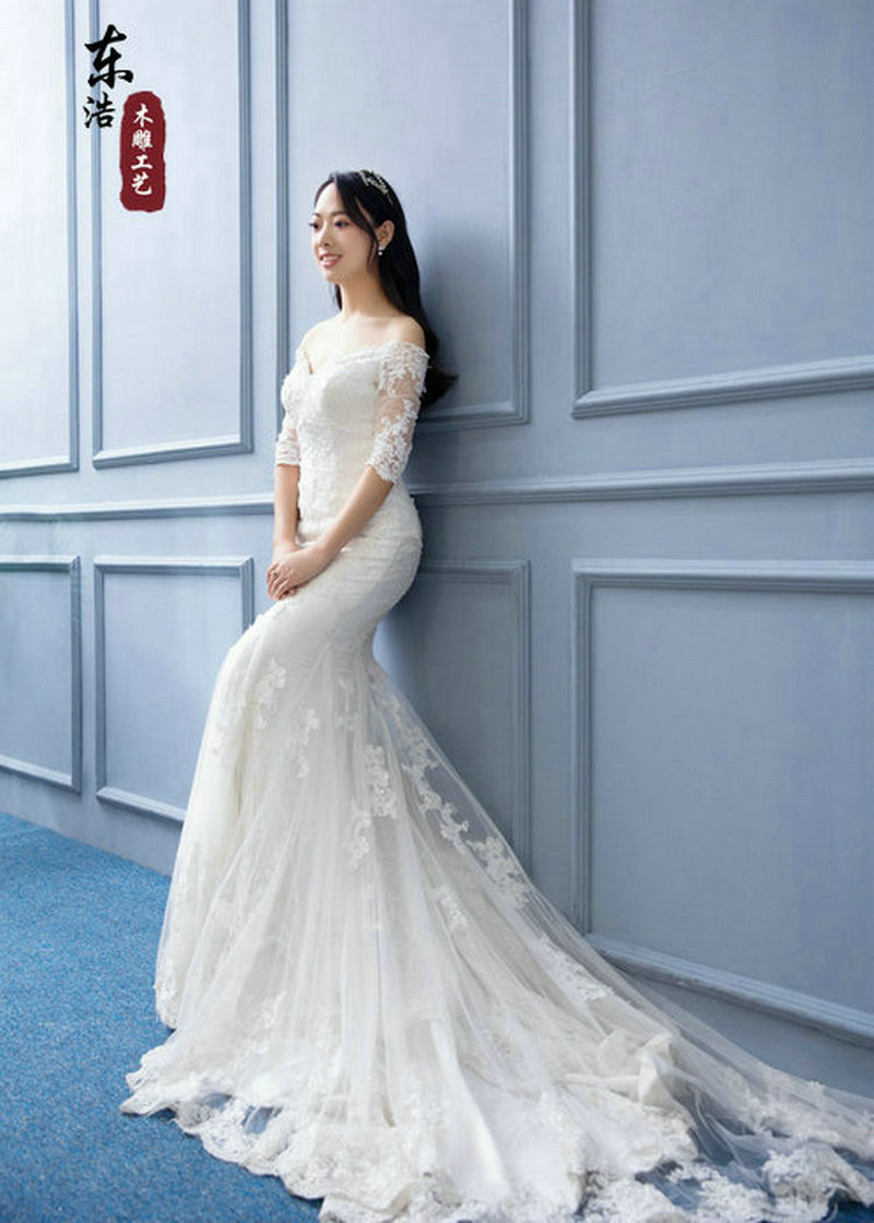 自然之美与功能的融合：香杉树皮背景墙的新宠