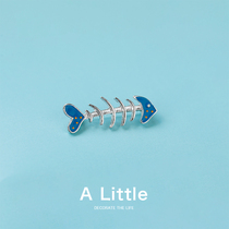 A Little fish bone brooch female anti-light neckline pin type fixed clothes personalized buckle Pin Pin Pin Pin tide