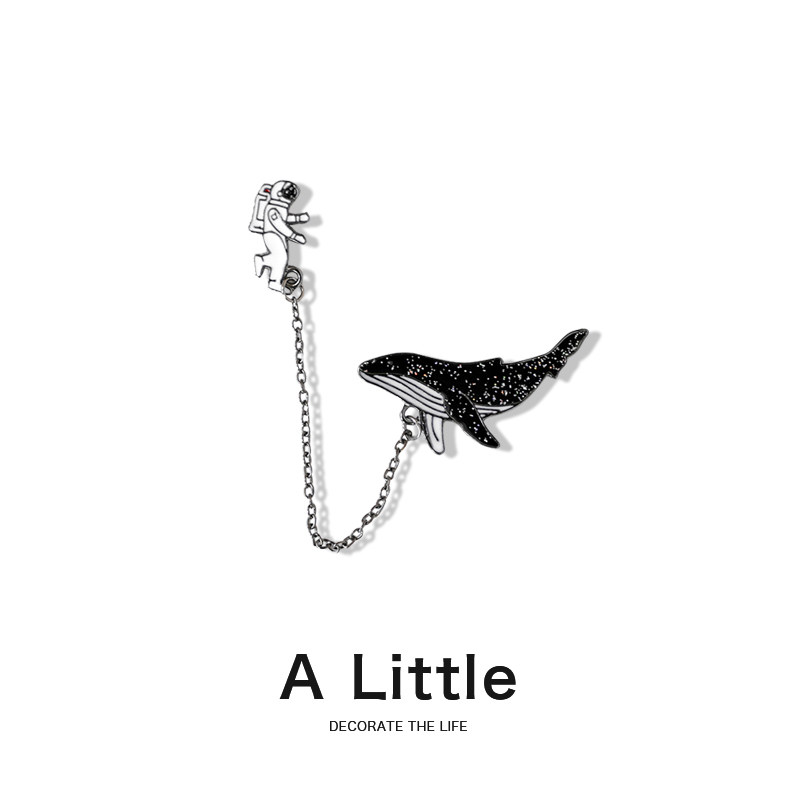 A Little spaceman brooch cute Japanese whale men and women personality metal badge couples pin ins tide