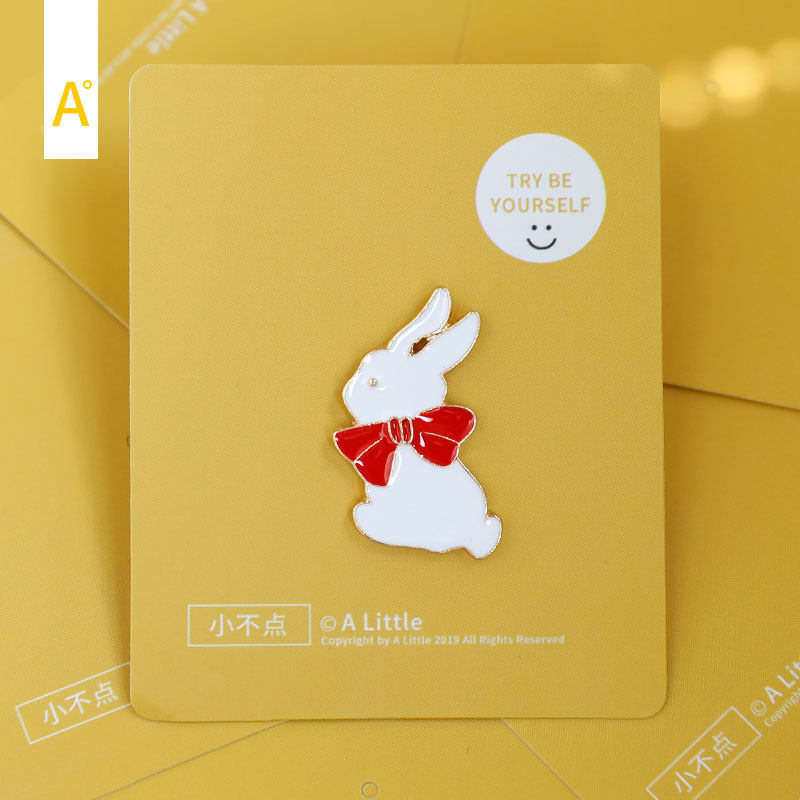 Xiao War Butterfly Butterfly Rabbit Brock Metal Badge Couple and Clothing Accessories