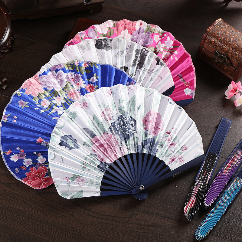 Fan Vintage dance fan Boutique women's fan Knife fan Folding fan Gift fan Cheongsam fan Japanese folding fan Small fan