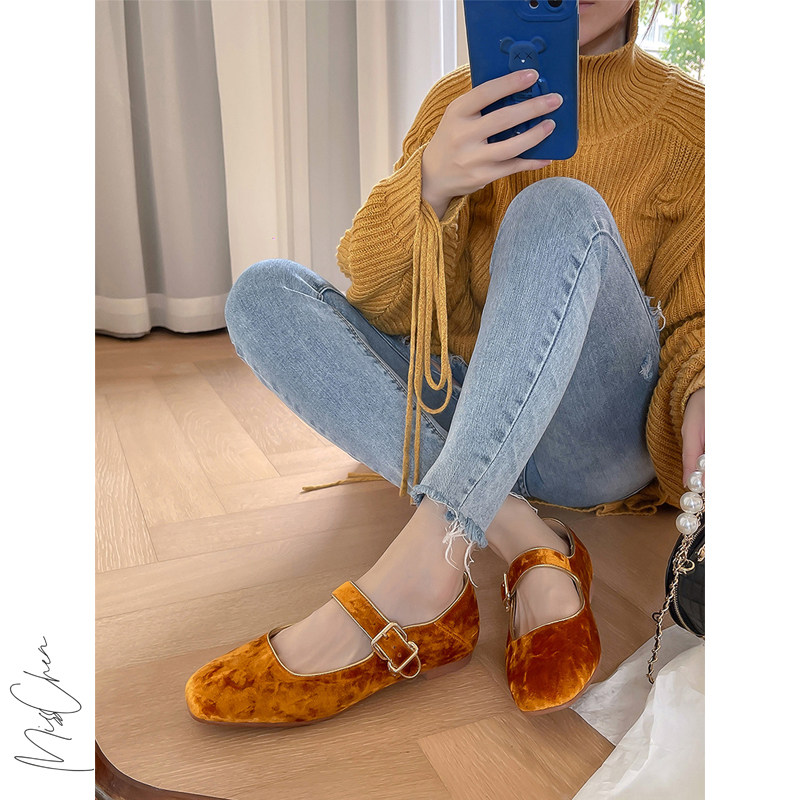(Miss Chen) The Princess of the Castle ~ Retro One-word Strap Velvet Mary Jane Flat Buckle Low Mouth Single Shoes for Women