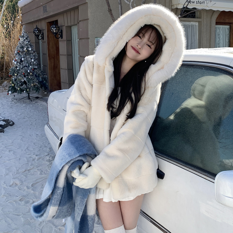 The First Snowfall Has Arrived, Eco-Friendly Mink + Oversized Fur Collar, Faux Fox Fur, Mid-Length, Gentle Style, Young Fur Coat for Women