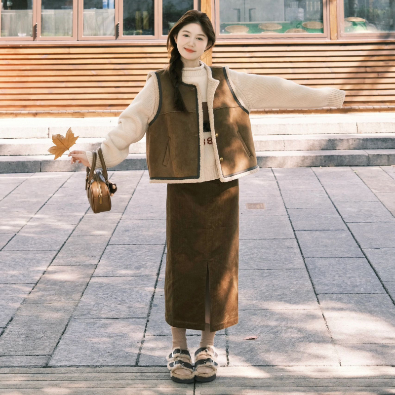 American Retro Three-Piece Suit for Women in Autumn and Winter, Lamb Fur All-In-One Vest with Sweater and Corduroy Skirt American Retro Three-Piece Suit for Women in Autumn and Winter, Lamb Fur All-In-One Vest with Sweater and Corduroy Skirt