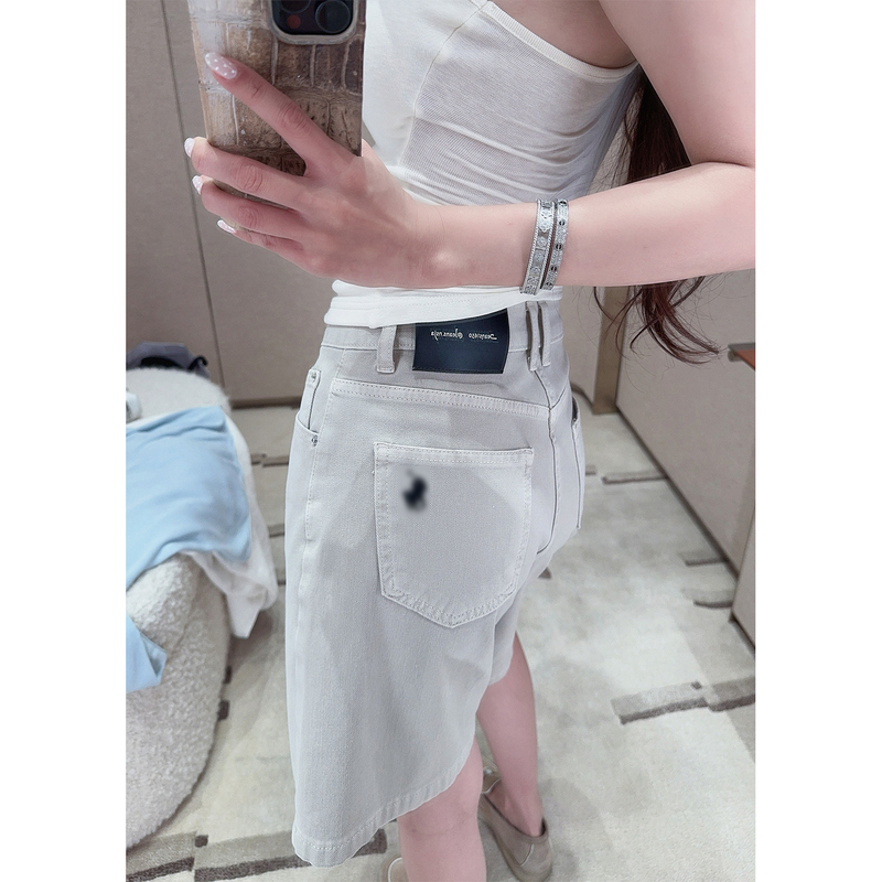 White Embroidered Denim Mid-Length Shorts for Women, Summer Thin Style 2026 New High-Waisted Slimming Stylish Loose Five-Point Shorts