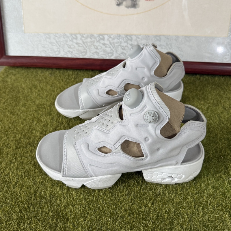 Reebok Dv9697 Instapump Fury Lightweight Non-Slip Sports Beach Sandals for Women, Gray