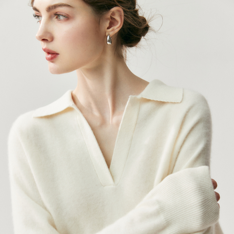 Little Baby Cashmere Sweater, New Autumn and Winter Style for Women, Thickened Polo Large V-Neck, Loose and Slimming Knit Sweater Base Layer