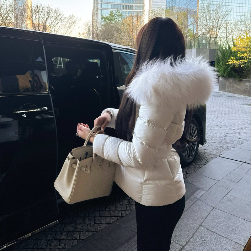 Miao Xiang ◇ Slim Waist~ White Short down Jacket for Women with Large Fox Fur Collar, 90% down Filling, Warm and Slimming